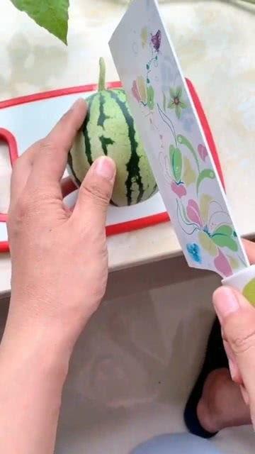 瓜熟了要切开吃吗视频,美味尽享——揭秘切开吃瓜的奥秘