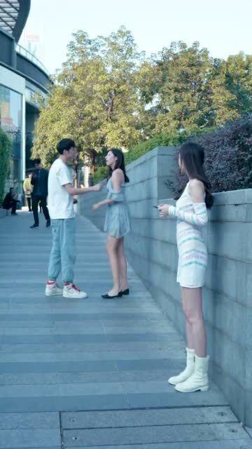 吵架情侣吃瓜视频,一场甜蜜与火药的较量