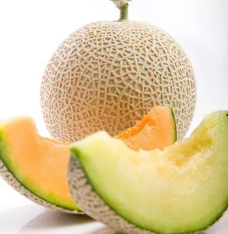 吃哈密瓜嘴撑大搞笑视频,嘴撑大搞笑瞬间，网友直呼太可爱！