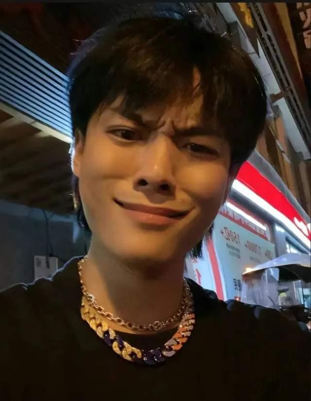 疯狂小杨哥翻车吃瓜视频,一场网络狂欢背后的真相揭秘